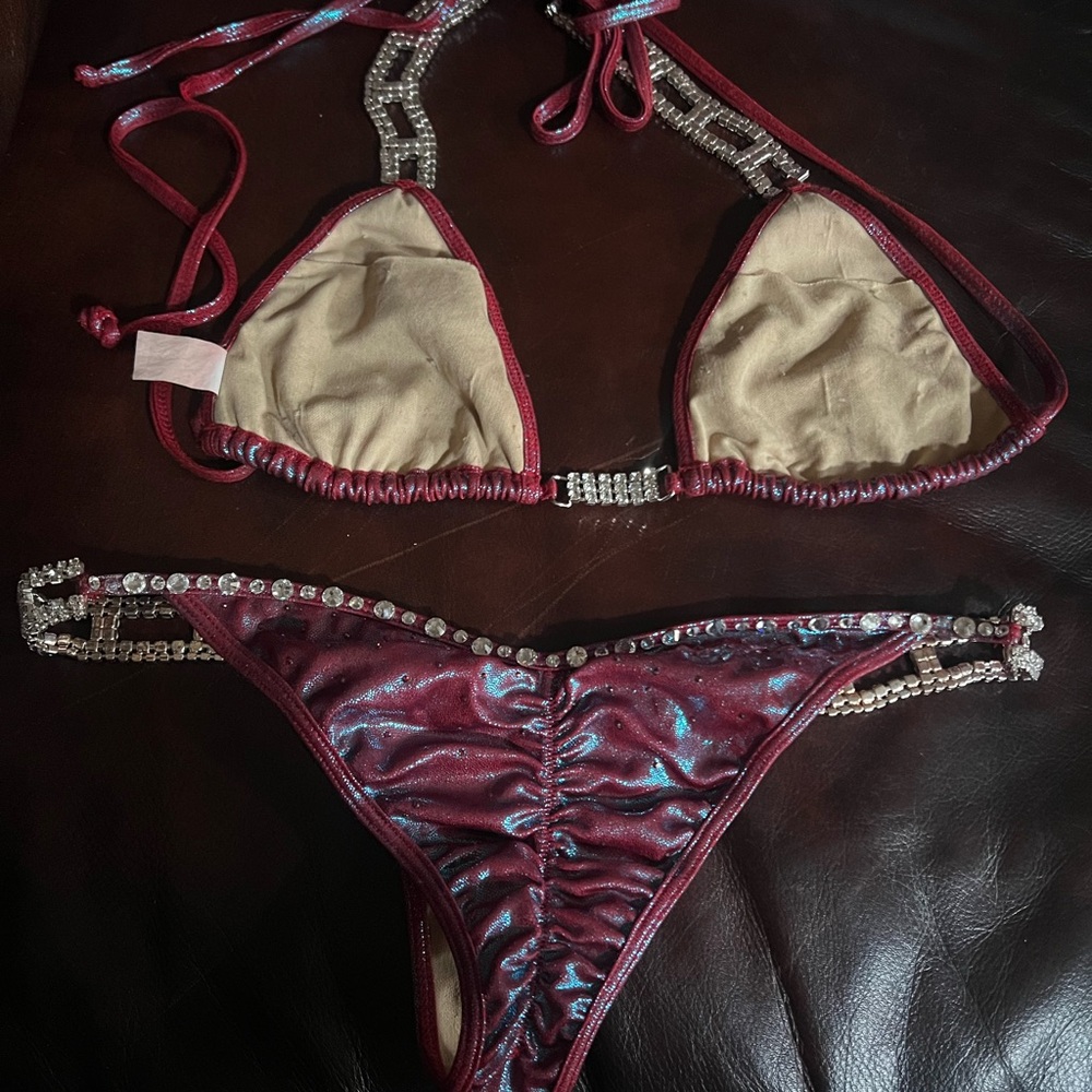 Competition bikini - Picture 2 of 2